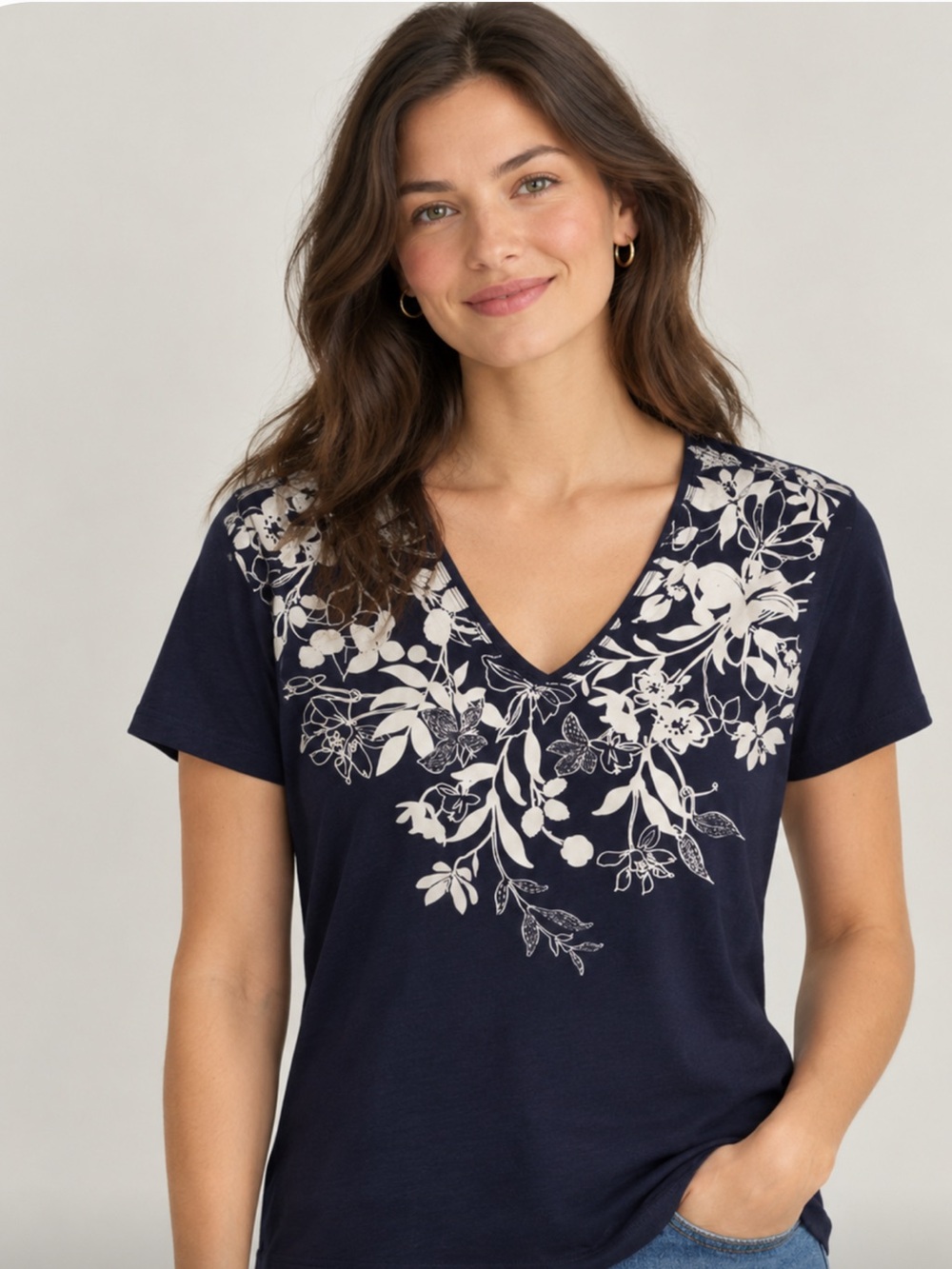 Women's Black & White Floral V-Neck Top. 100% cotton. NWOT.